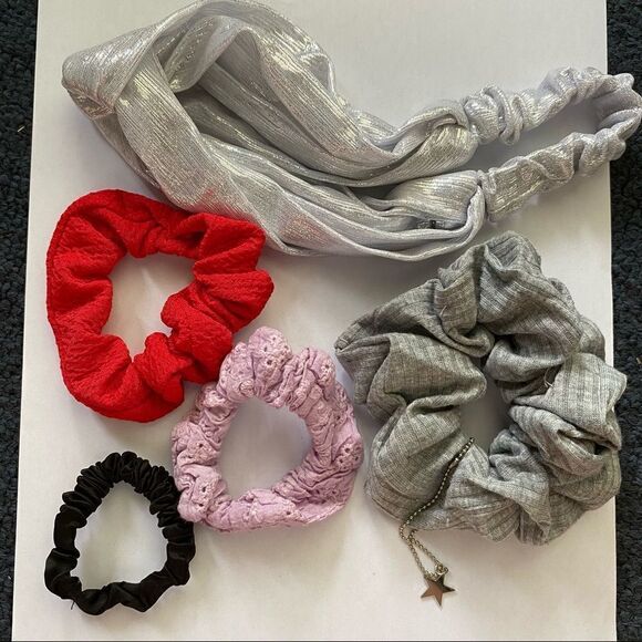 Set of 5 Hair Accessories - 1 Headband, 4 Scrunchies - Picture 1 of 3